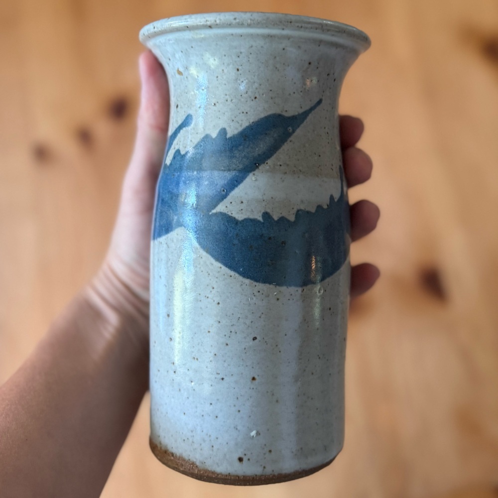 Handcrafted studio pottery with lid blue splash wave design - Picture 12 of 12